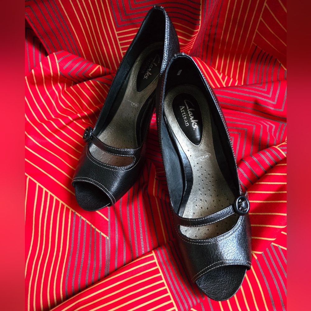 Clarks Artisan Black Leather Mary Jane Style Peep Toe Heels Pumps Shoes
